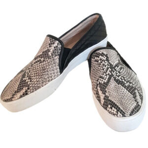 𝅺VINCE Camuto Banner Flat Slip on Sneakers  ( 8/ 38) EUC  Leather uppers